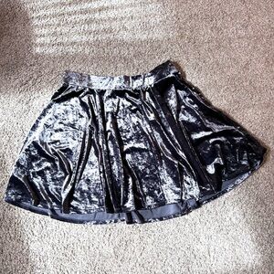 TORRID Crushed Velvet Metallic Look Swing Skirt with Pockets. Goth. Dark Fairy.